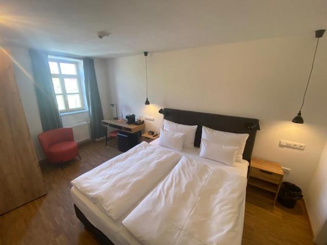 Altstadthotel Alt & Jung Регенсбург Екстериор снимка